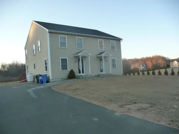 $2,600 | 632 Westchester Road, Unit B, Colchester, CT 06415