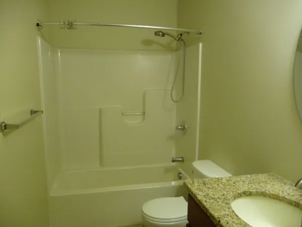 $2,600 | 632 Westchester Road, Unit B, Colchester, CT 06415