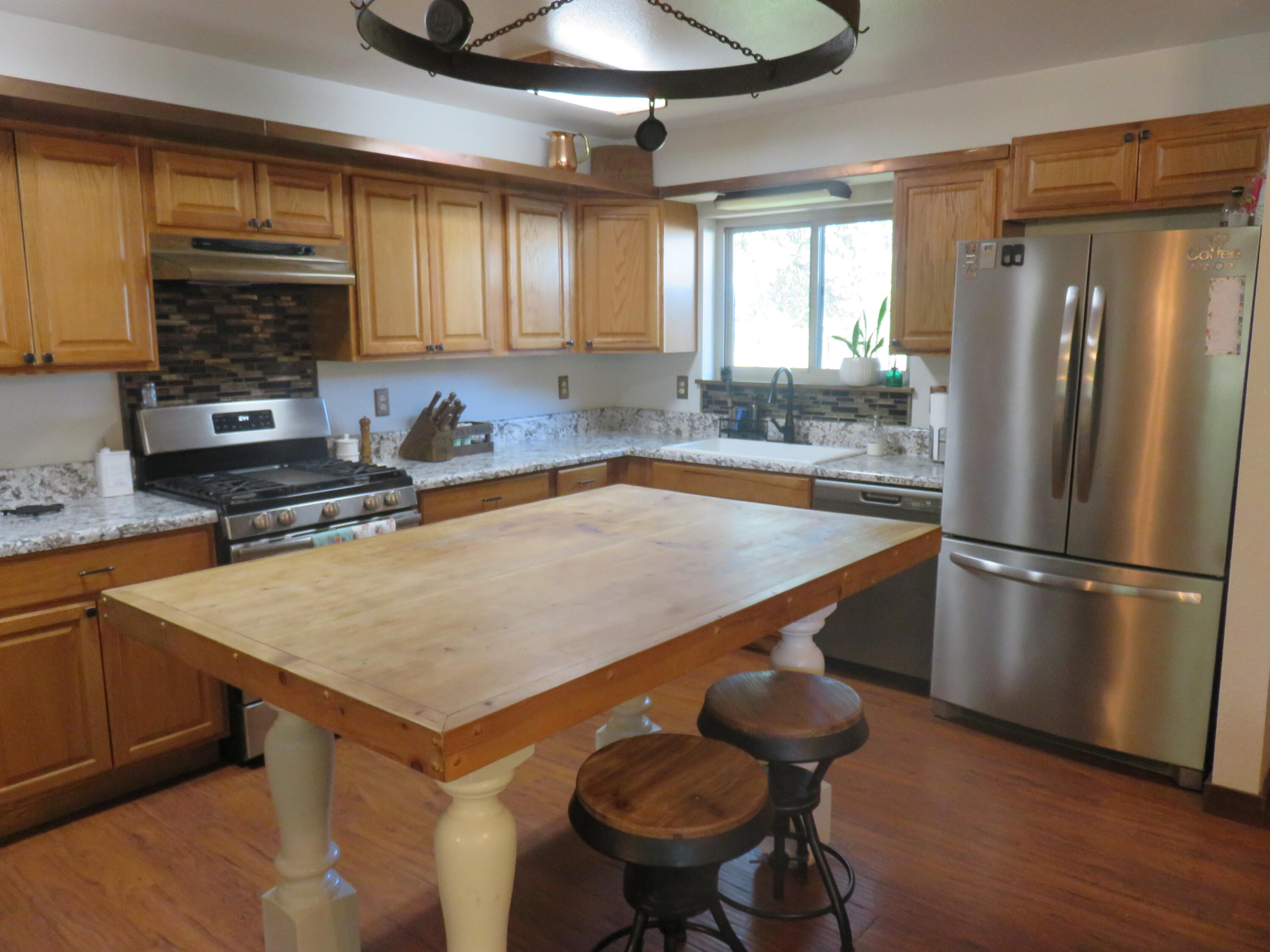 27971 Soldier Mountain Road Fall River Mills, CA 96028 - Photo 10 of 41 Kitchen