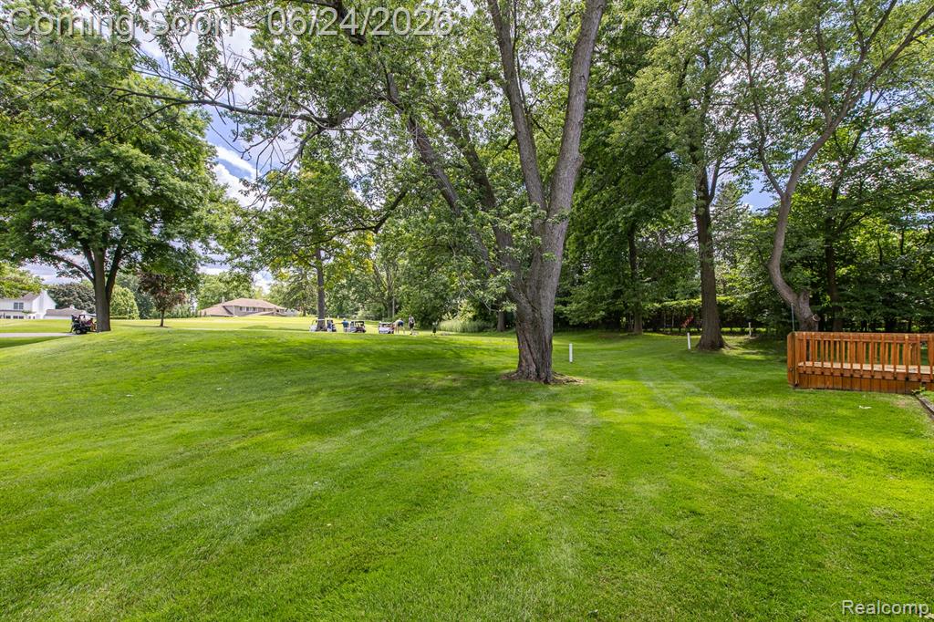710 Basswood Drive Rochester Hills, MI 48309 - Photo 4 of 42