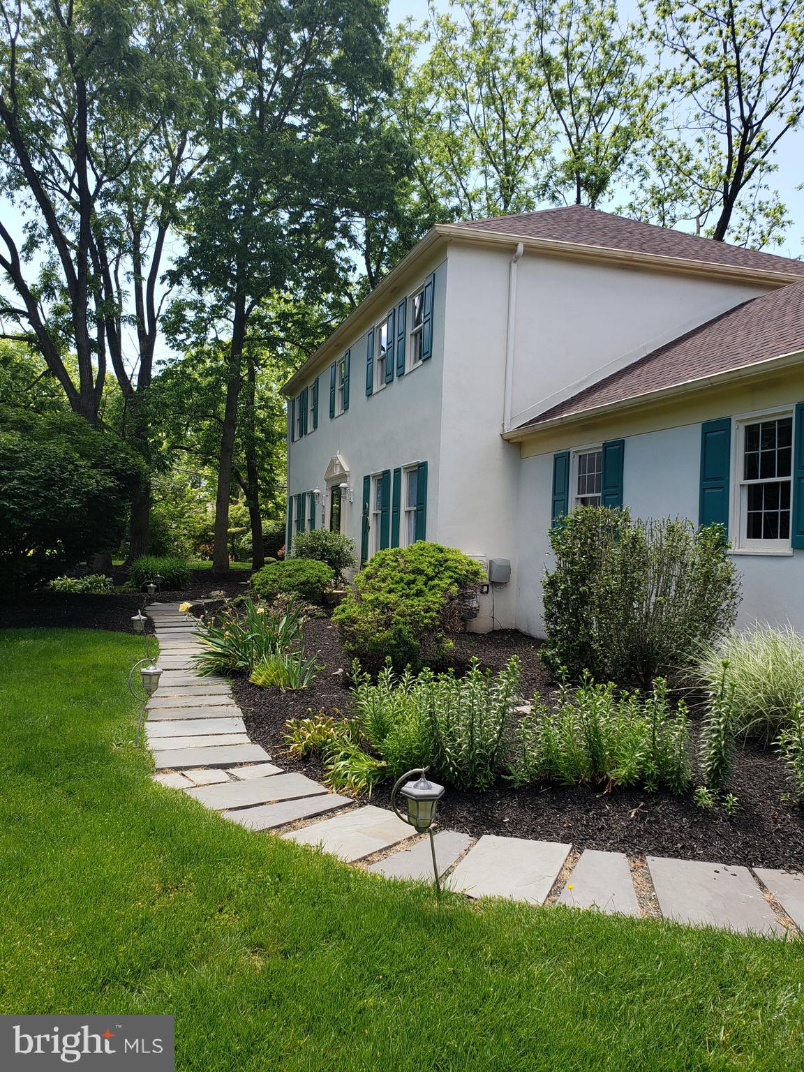 823 Richards Road Wayne, PA 19087 - Photo 3 of 38 Exterior Front Walkway