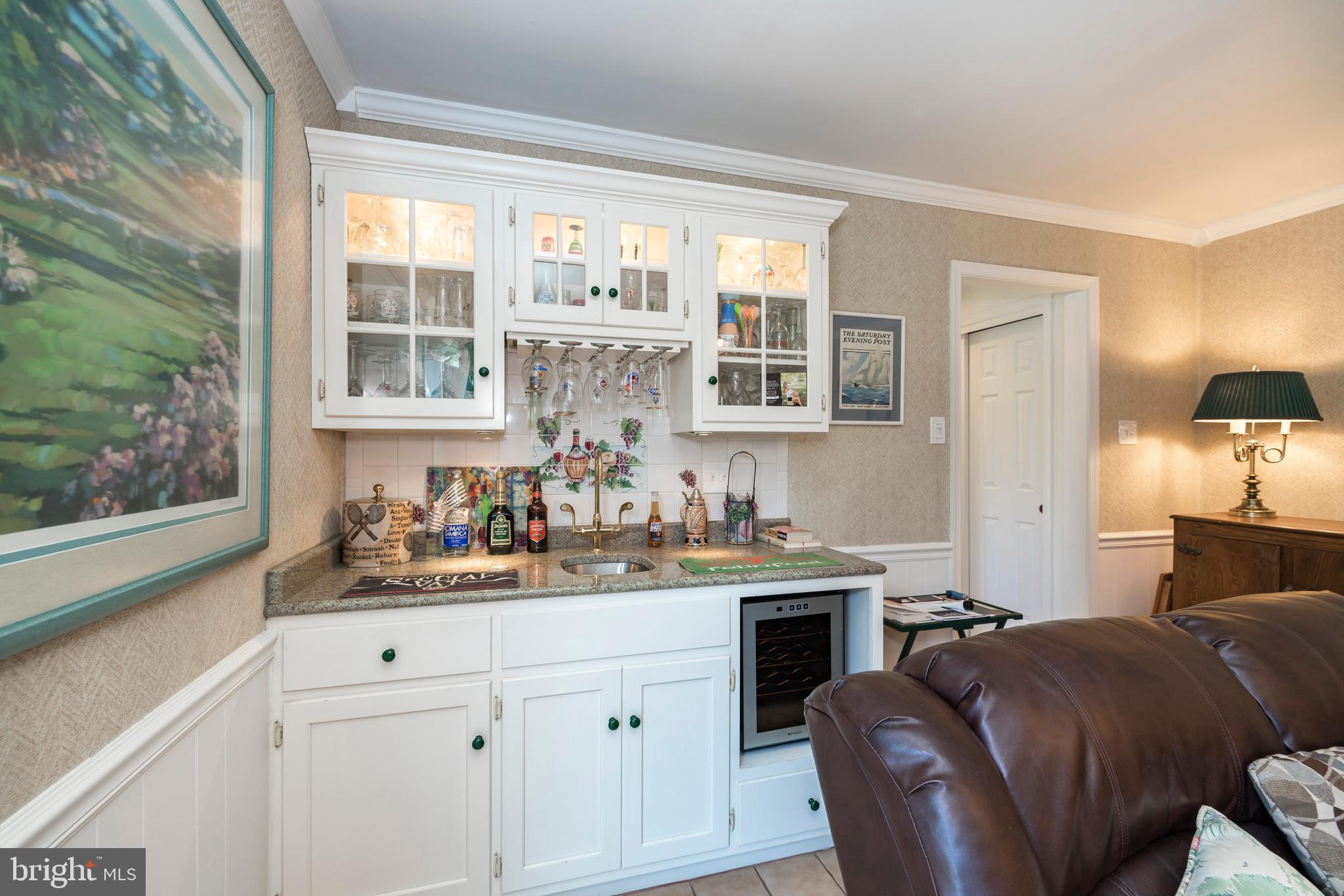 823 Richards Road Wayne, PA 19087 - Photo 22 of 38 Family Room - Wet Bar