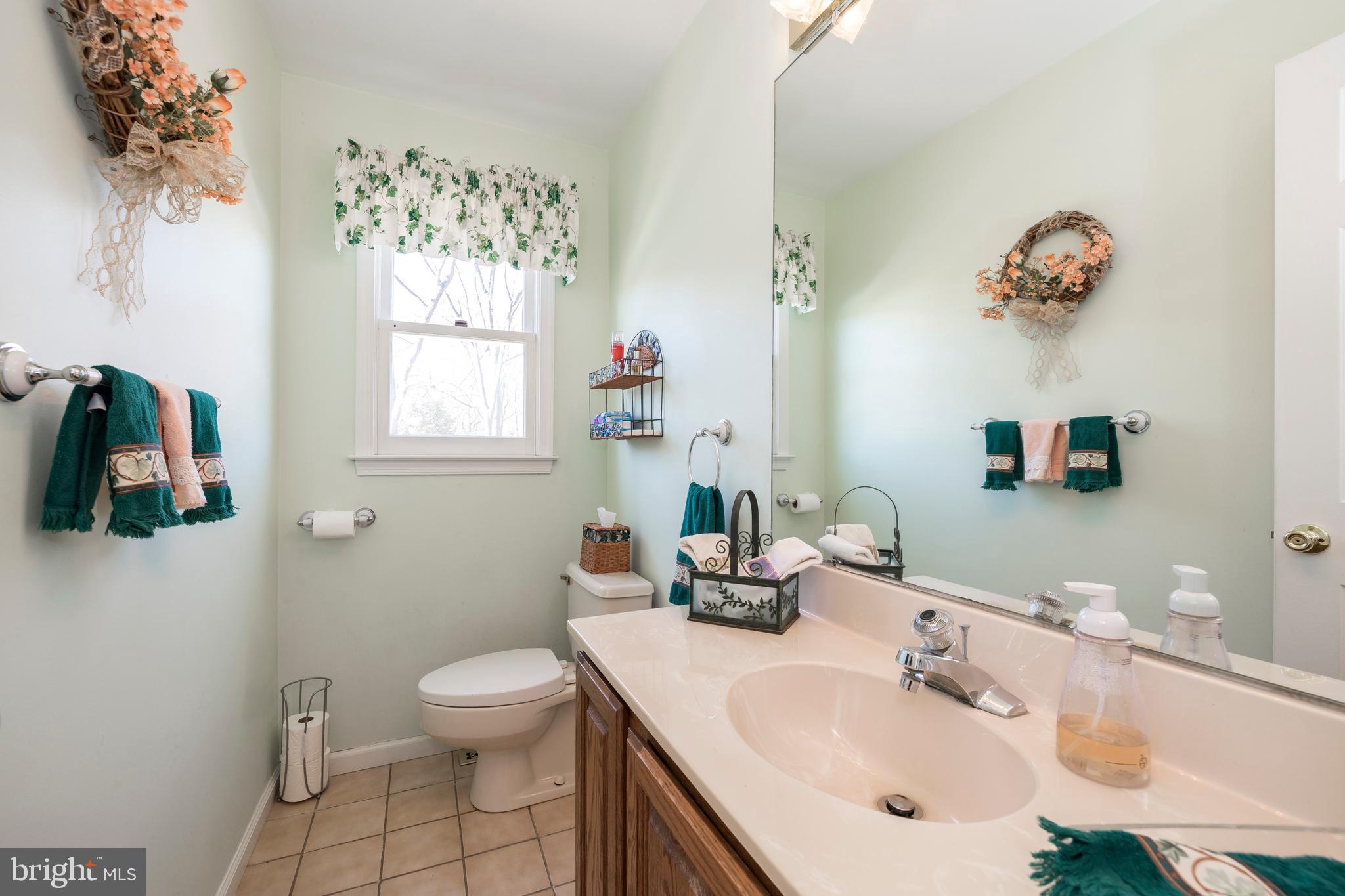 823 Richards Road Wayne, PA 19087 - Photo 23 of 38 First Floor Powder Room