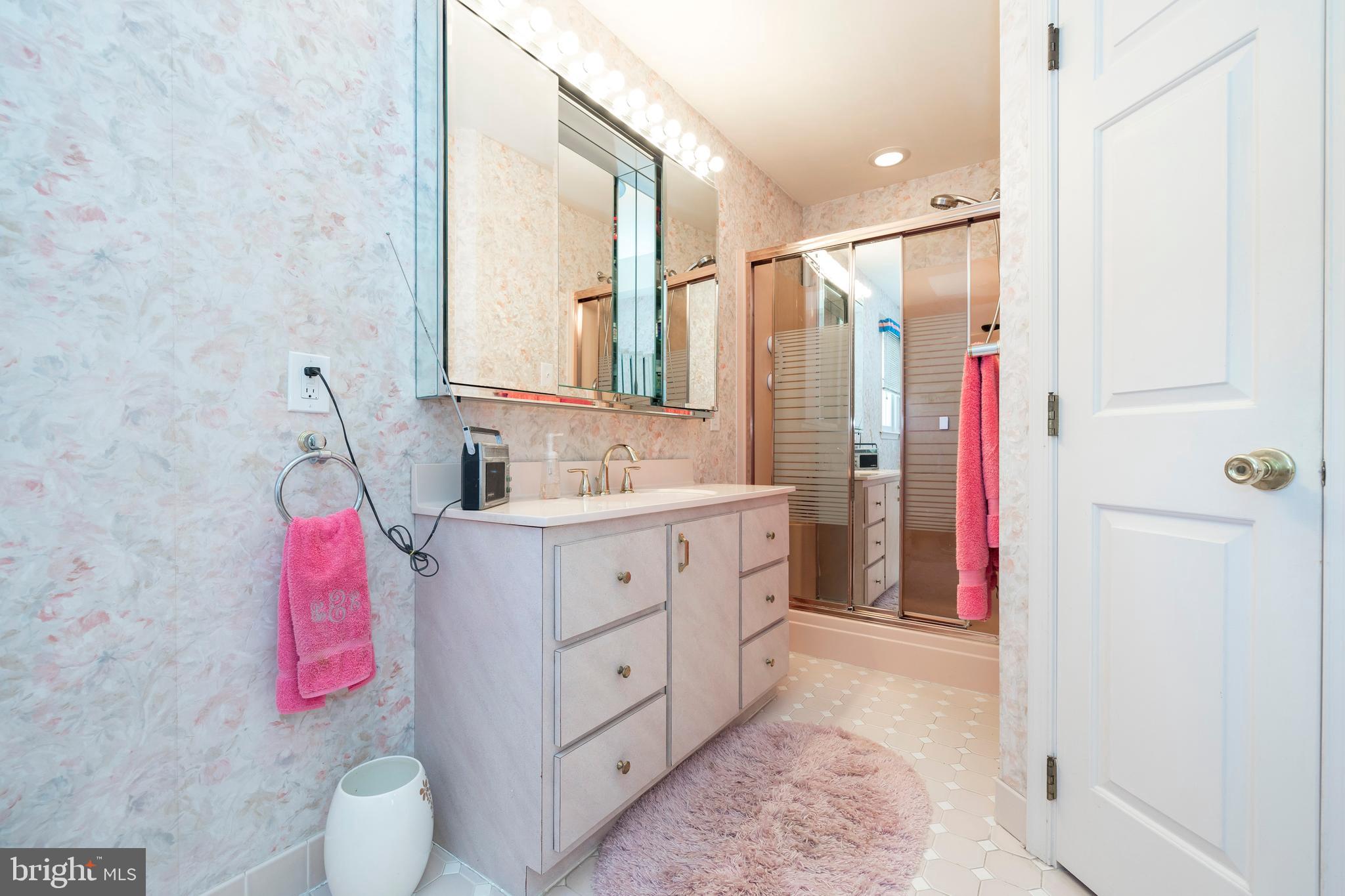 823 Richards Road Wayne, PA 19087 - Photo 27 of 38 Master Bath