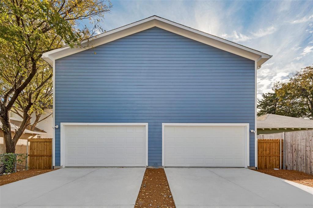 623 Melba Street Dallas, TX 75208 - Photo 11 of 11 a view of a garage
