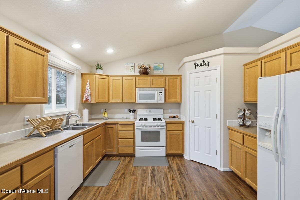 1628 West Cardinal Avenue Hayden, ID 83835 - Photo 11 of 32 1628 W Cardinal Ave_RedHogMedia 11