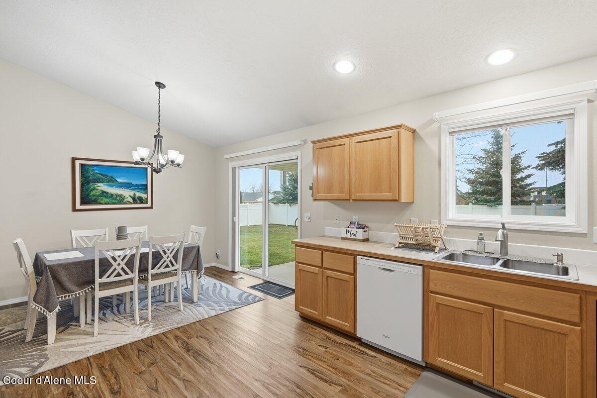 1628 West Cardinal Avenue Hayden, ID 83835 - Photo 13 of 32 1628 W Cardinal Ave_RedHogMedia 15