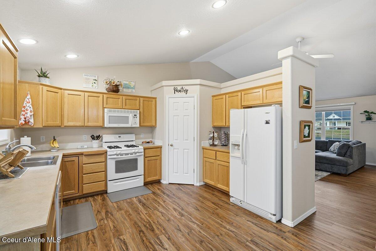 1628 West Cardinal Avenue Hayden, ID 83835 - Photo 14 of 32 1628 W Cardinal Ave_RedHogMedia 12