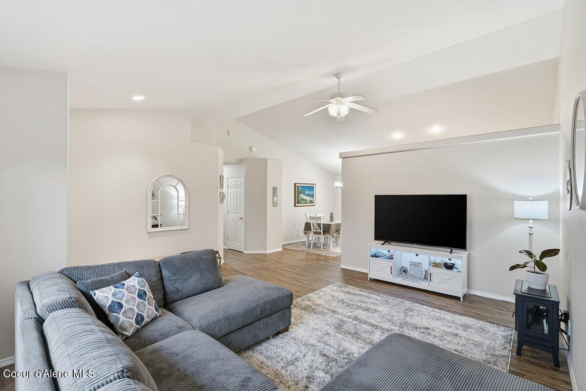 1628 West Cardinal Avenue Hayden, ID 83835 - Photo 7 of 32 1628 W Cardinal Ave_RedHogMedia 8