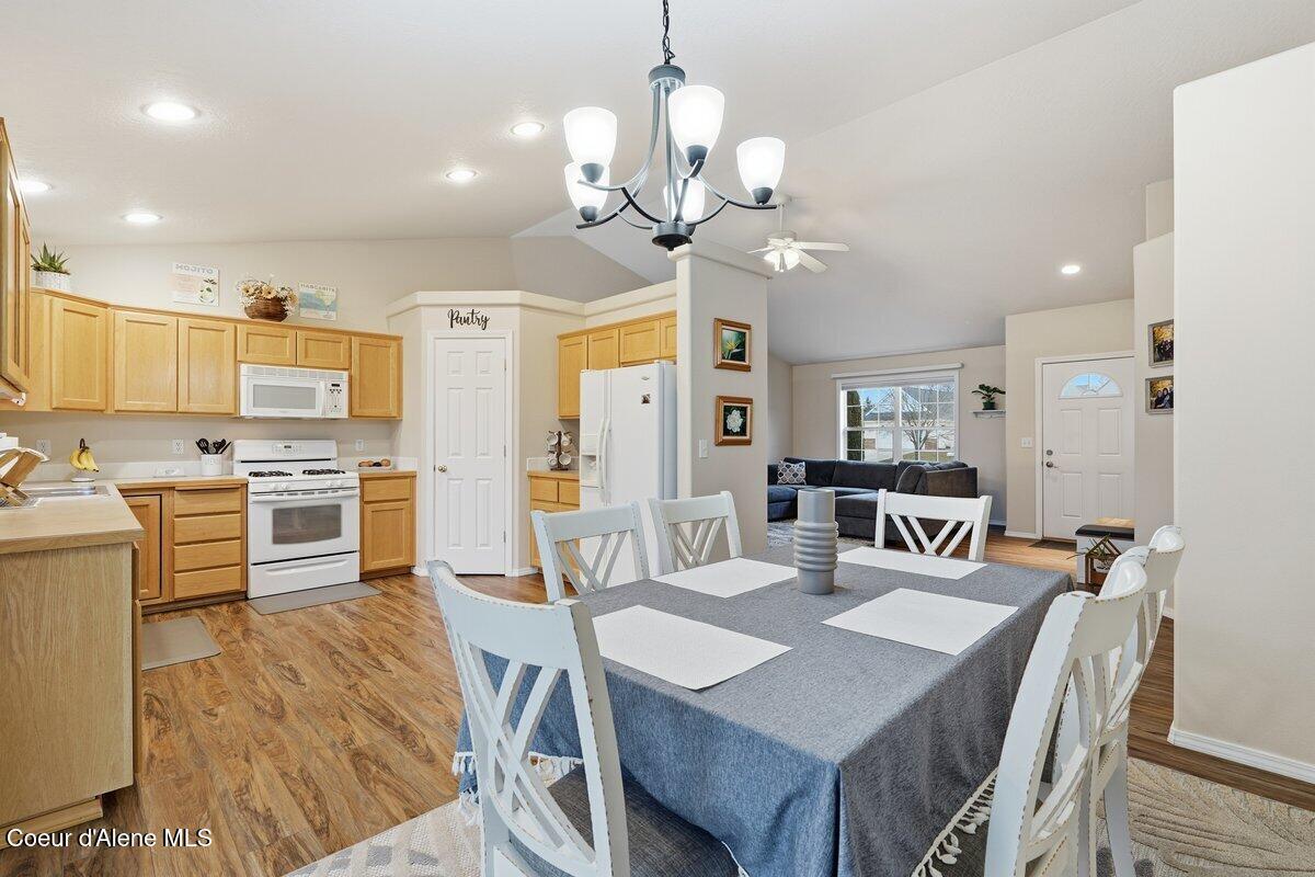 1628 West Cardinal Avenue Hayden, ID 83835 - Photo 10 of 32 1628 W Cardinal Ave_RedHogMedia 10