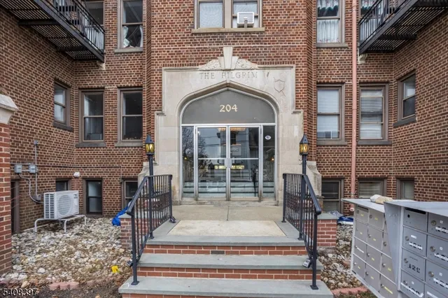 $3,295 | 204 Church Street, Unit 4D, Boonton, NJ 07005