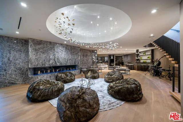 $68,000,000 | 9330 Flicker Way, Los Angeles, CA 90069