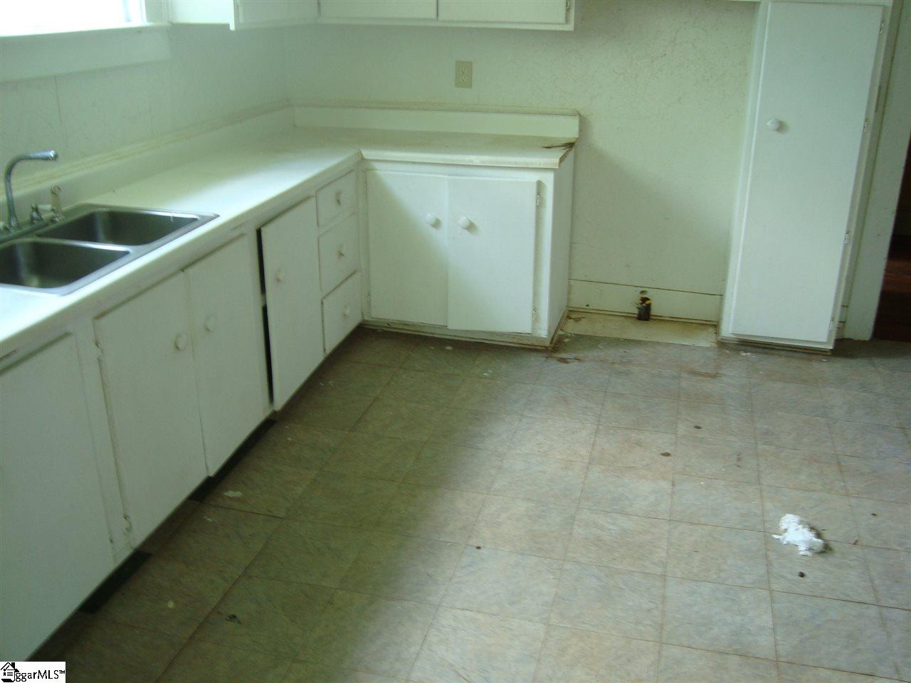 628 Staunton Bridge Road Greenville, SC 29611 - Photo 3 of 12 Gallery Image 3
