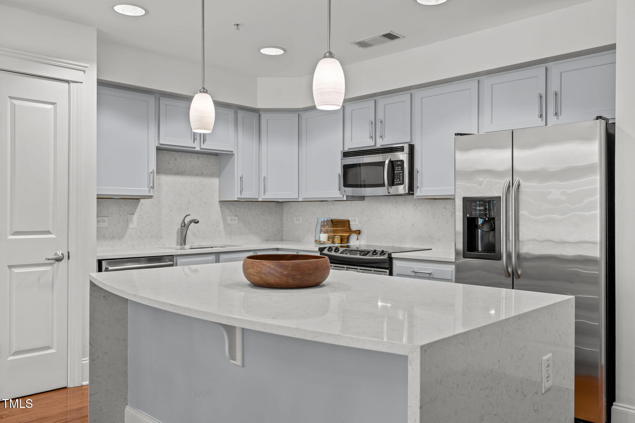 222 Glenwood Avenue, Unit 313 Raleigh, NC 27603 - Photo 6 of 51 9-web-or-mls-5Z8A2077