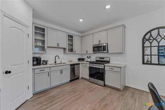 $2,250 | 1974 Flametree Avenue, New Braunfels, TX 78132