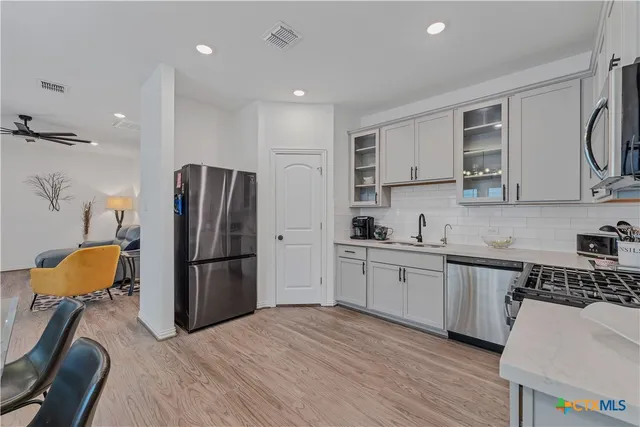 $2,250 | 1974 Flametree Avenue, New Braunfels, TX 78132