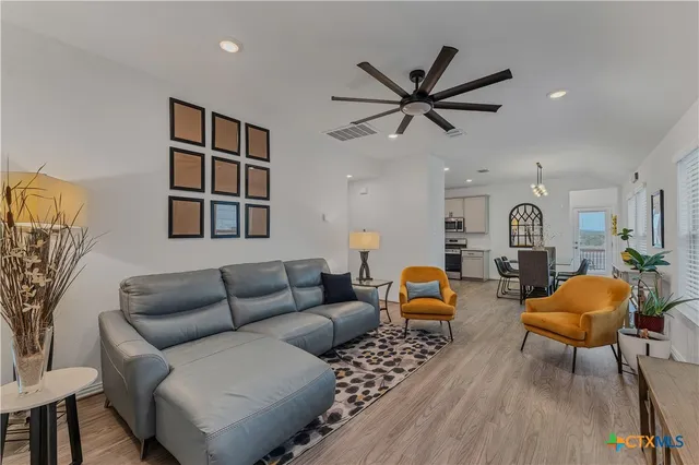 $2,250 | 1974 Flametree Avenue, New Braunfels, TX 78132