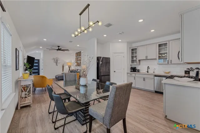 $2,250 | 1974 Flametree Avenue, New Braunfels, TX 78132