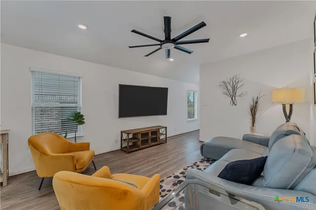 $2,250 | 1974 Flametree Avenue, New Braunfels, TX 78132