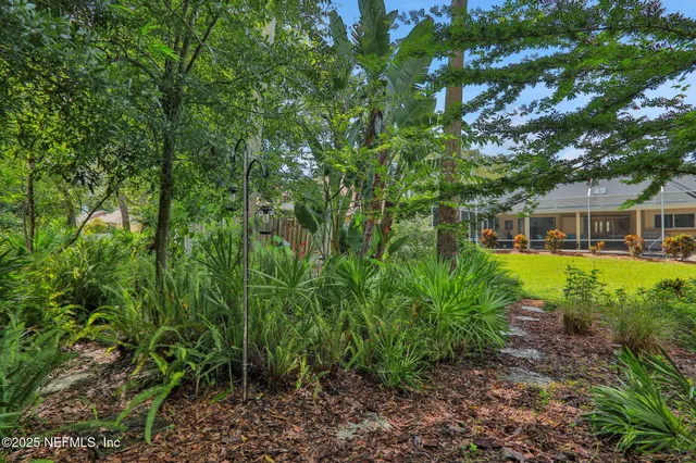 a view of a street sign on a wall