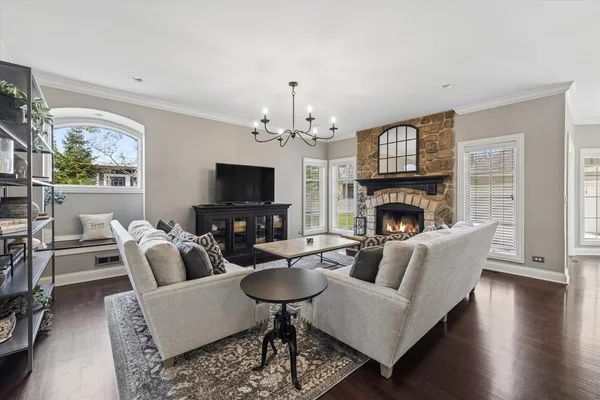 $1,390,000 | 321 Kenilworth Avenue, Glen Ellyn, IL 60137
