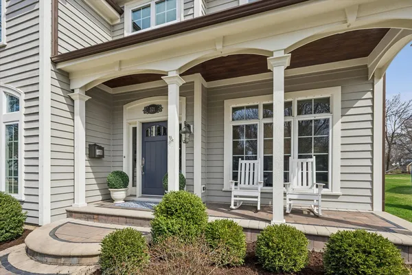 $1,390,000 | 321 Kenilworth Avenue, Glen Ellyn, IL 60137