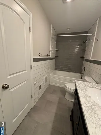 $2,900 | 124 Lawrence Avenue, Unit 2, Hasbrouck Heights, NJ 07604
