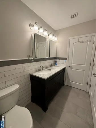 $2,900 | 124 Lawrence Avenue, Unit 2, Hasbrouck Heights, NJ 07604