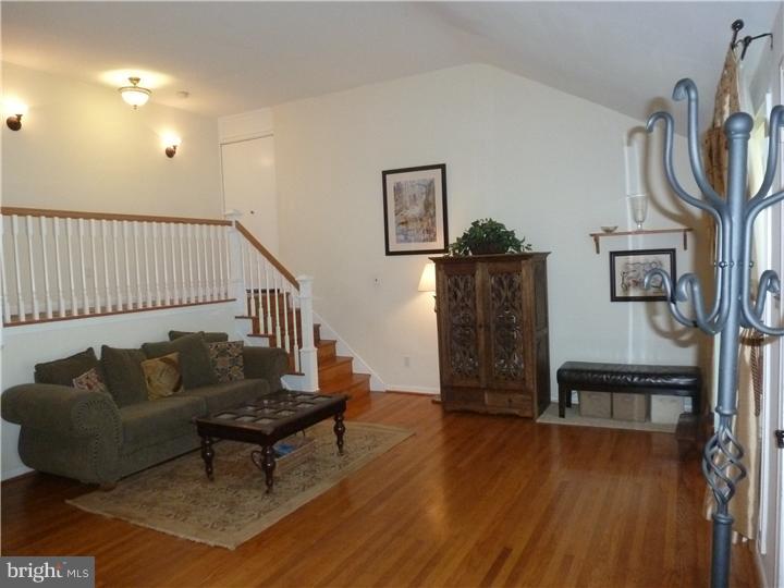 128 Cornell Road Bala Cynwyd, PA 19004 - Photo 2 of 25 Living Room