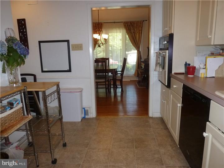 128 Cornell Road Bala Cynwyd, PA 19004 - Photo 7 of 25 Kitchen