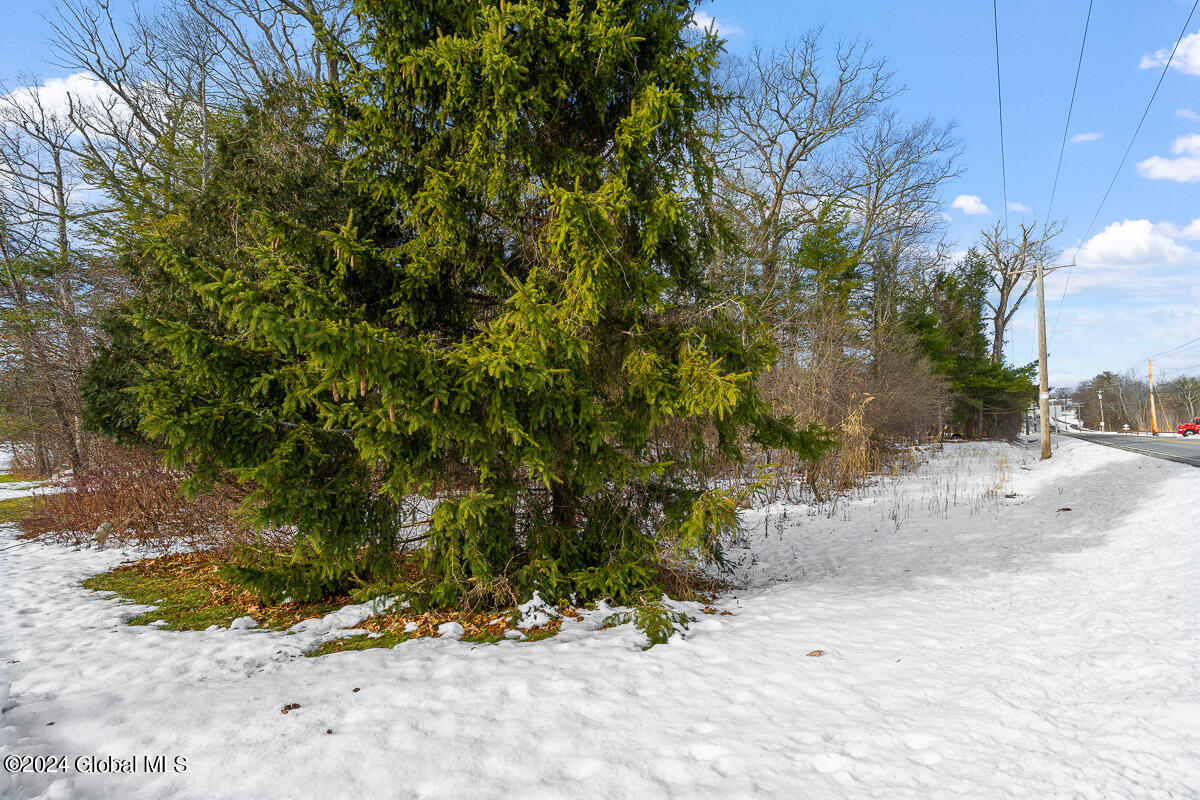 2388 River Road Niskayuna, NY 12309 - Photo 7 of 9 2388 River Road Niskayuna NY Exteriors 0