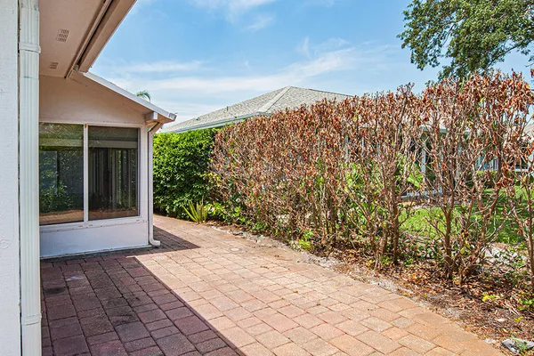 $2,500 | 710 Timber Ridge Trail Southwest, Vero Beach, FL 32962