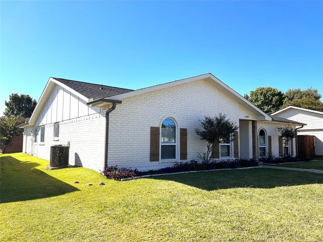 a front view of house with yard and swimming pool