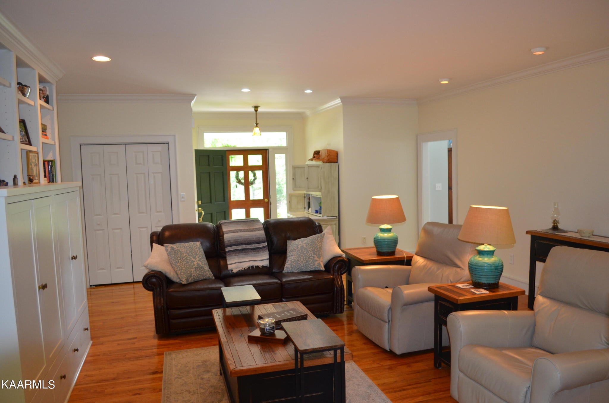 111 Dover Lane Oak Ridge, TN 37830 - Photo 23 of 60 a living room with furniture and wooden floor