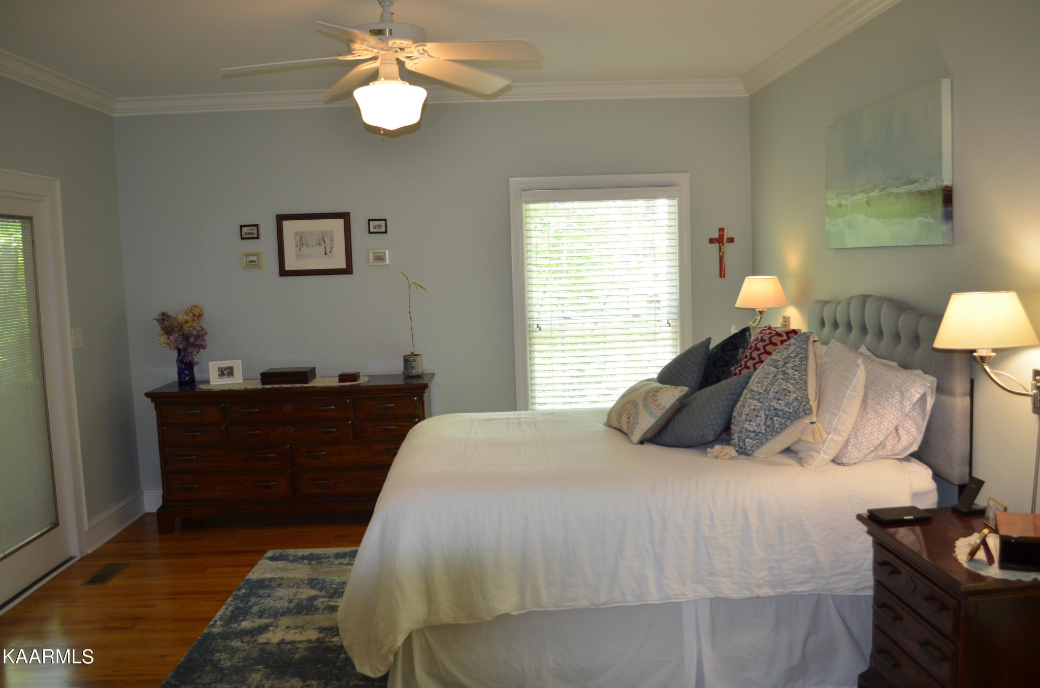 111 Dover Lane Oak Ridge, TN 37830 - Photo 27 of 60 a bedroom with a bed and a lamp