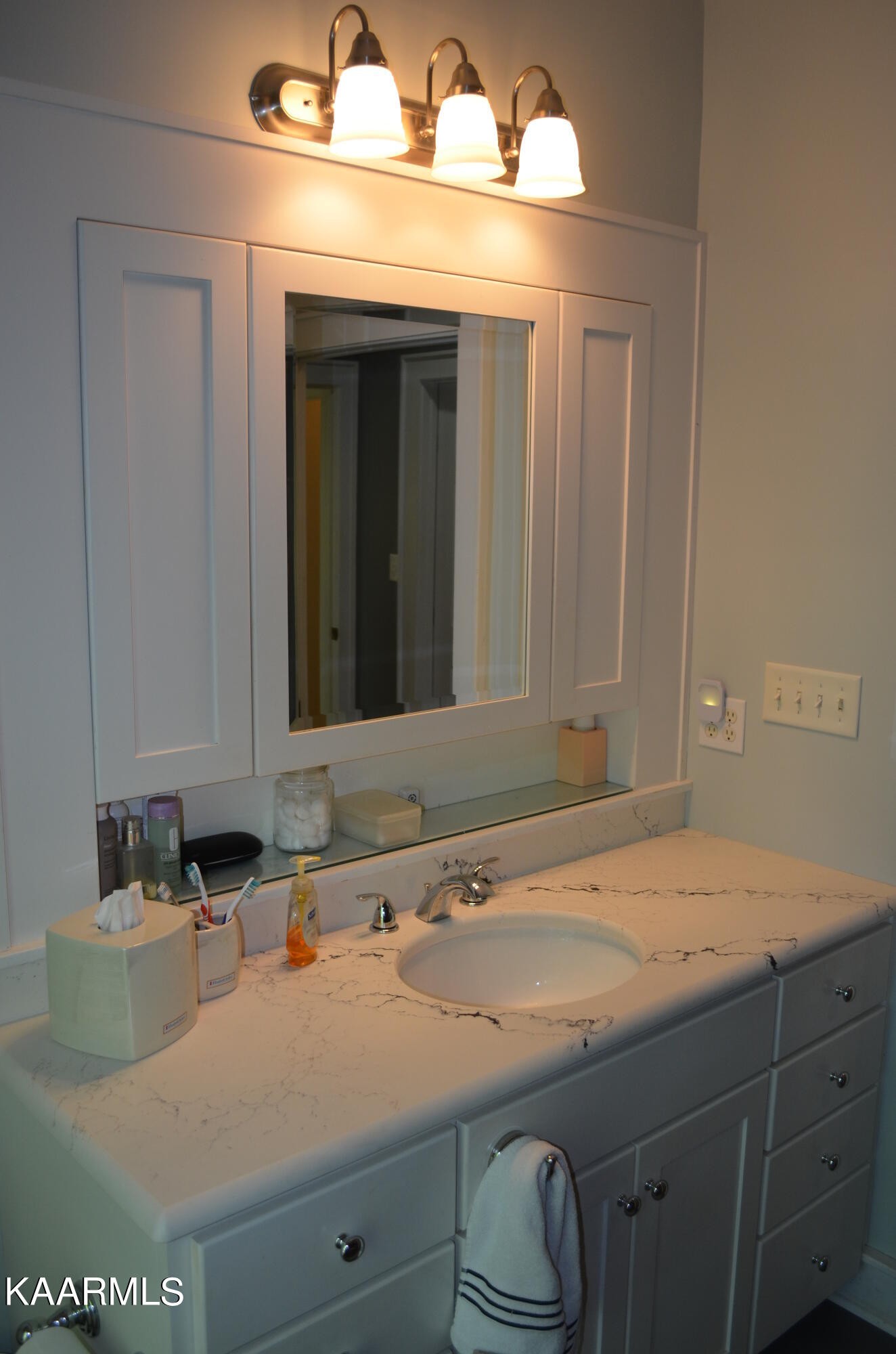 111 Dover Lane Oak Ridge, TN 37830 - Photo 32 of 60 a bathroom with a sink and a mirror