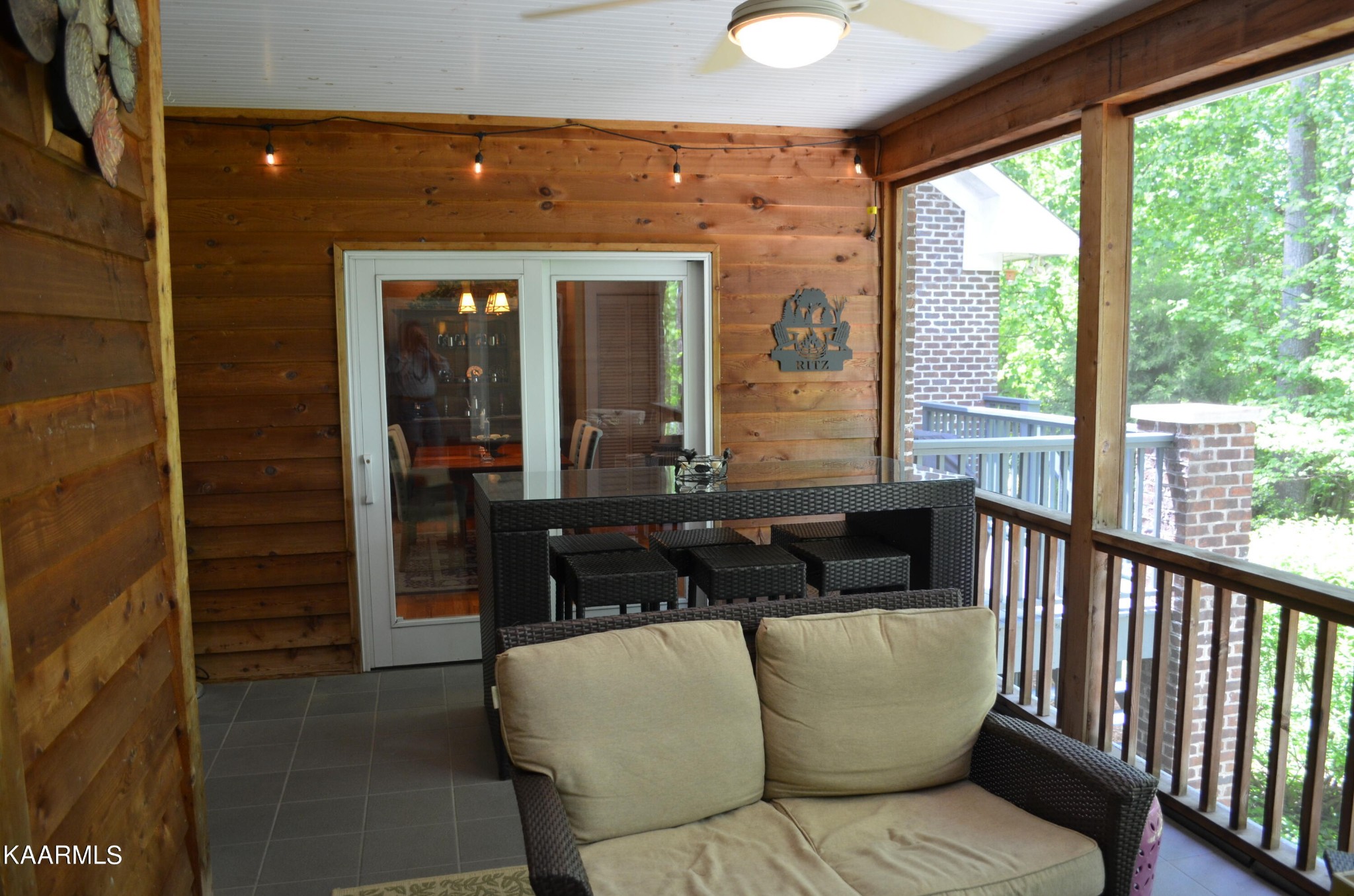 111 Dover Lane Oak Ridge, TN 37830 - Photo 43 of 60 a living room with furniture and a window