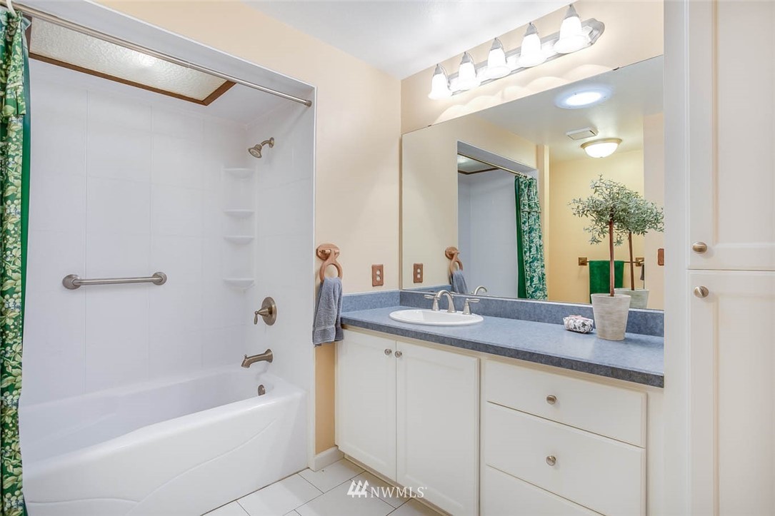 1633 Eagle Ridge Drive South, Unit A3 Renton, WA 98055 - Photo 22 of 25