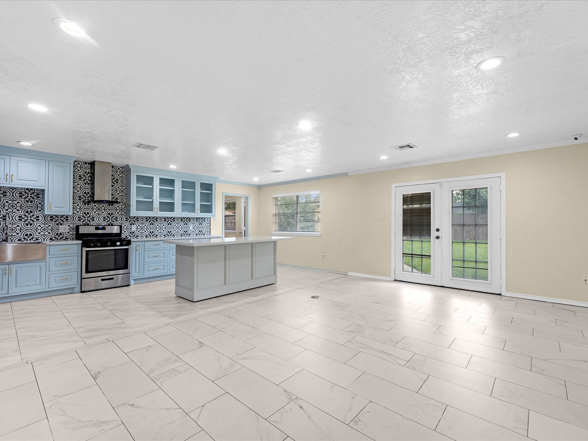 13931 Roundstone Lane Houston, TX 77015 - Photo 3 of 22