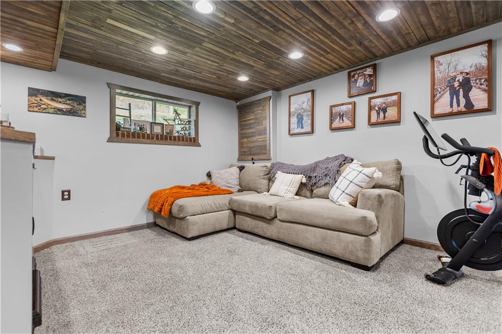 410 Roberts Road Pittsburgh, PA 15239 - Photo 26 of 27 Gallery Image 26