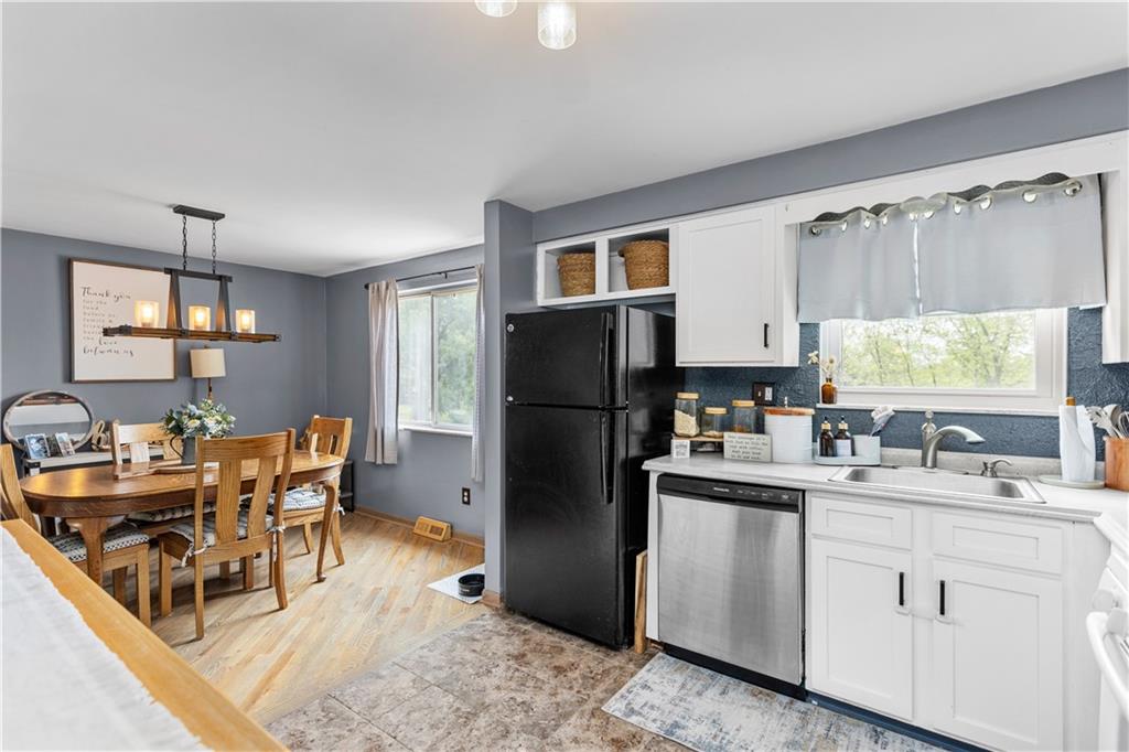 410 Roberts Road Pittsburgh, PA 15239 - Photo 7 of 27 Gallery Image 7