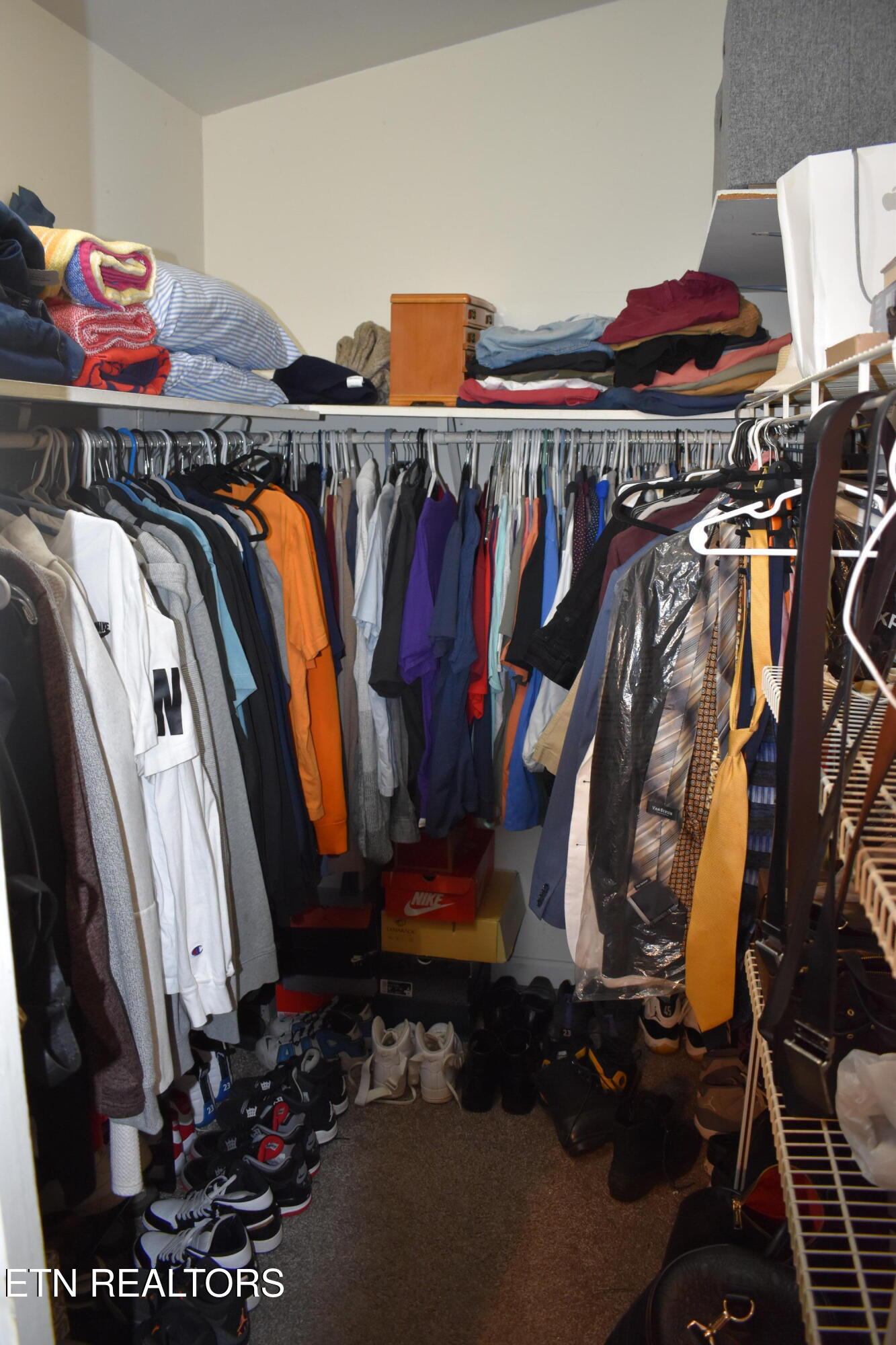 48 Valley Forge Drive Oak Ridge, TN 37830 - Photo 21 of 27 Master Closet