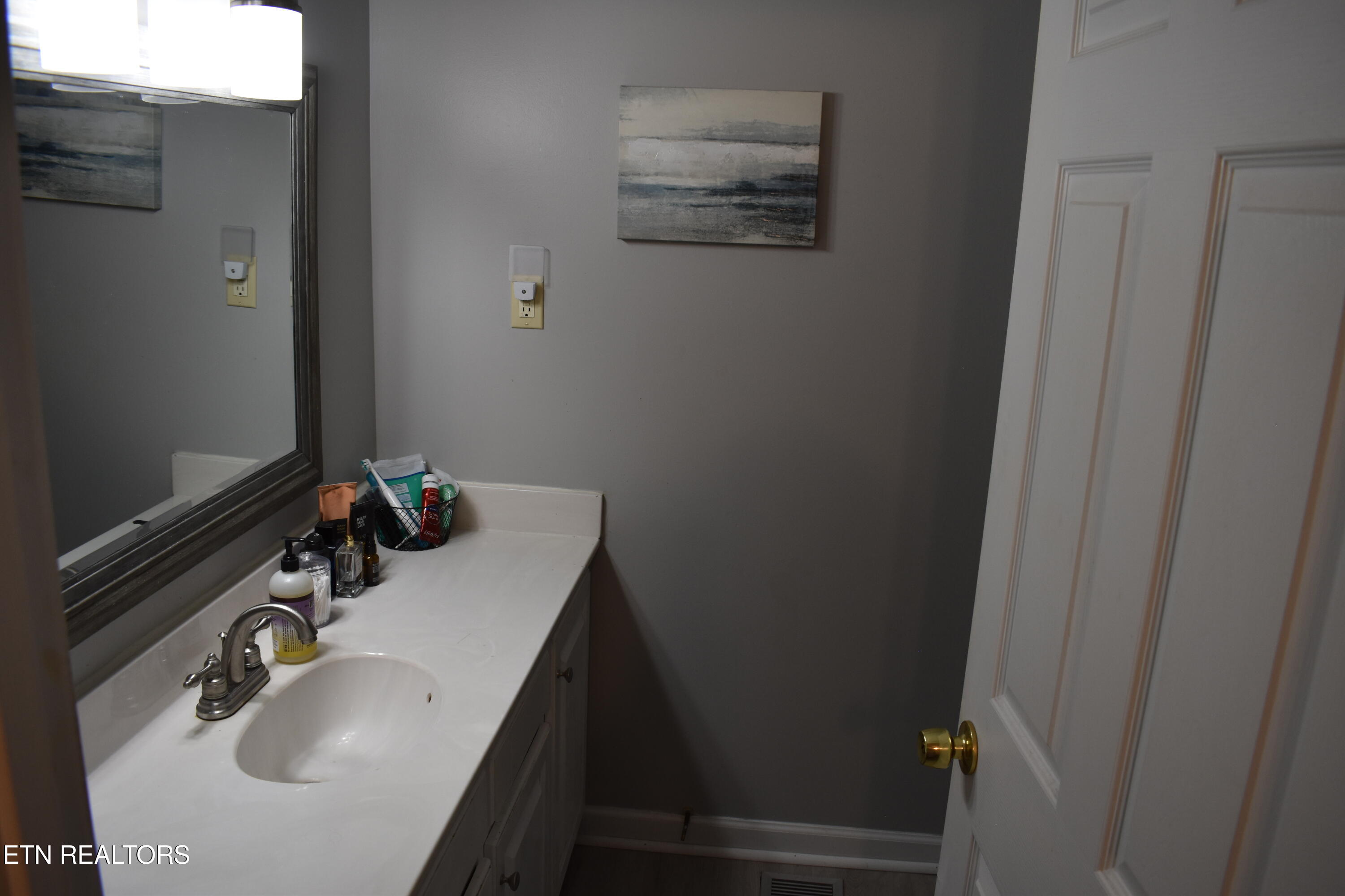 48 Valley Forge Drive Oak Ridge, TN 37830 - Photo 23 of 27 Master Bath