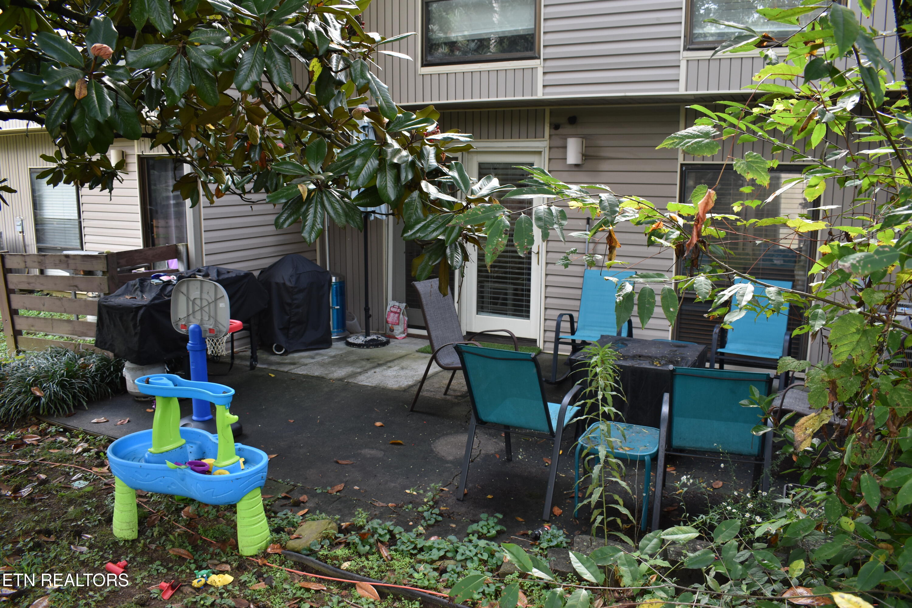 48 Valley Forge Drive Oak Ridge, TN 37830 - Photo 3 of 27 Back Patio