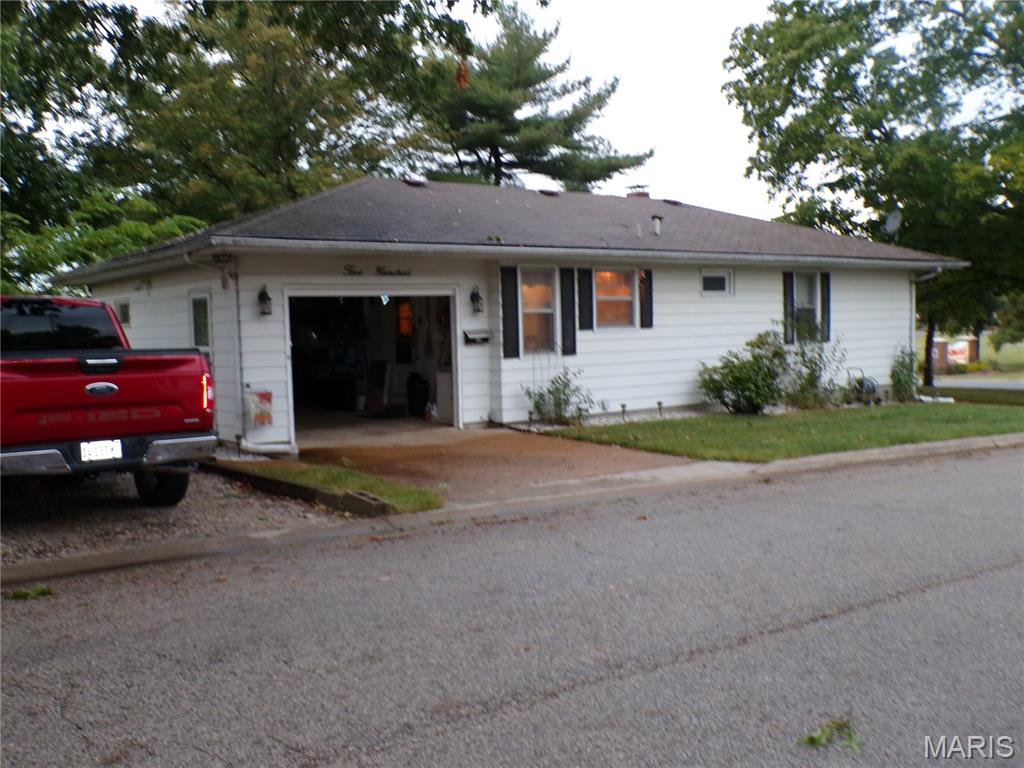 500 Columbia Avenue Waterloo, IL 62298 - Photo 2 of 27