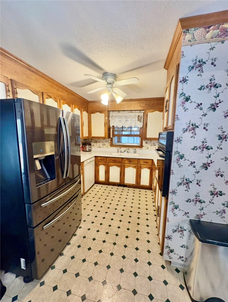 402 Loblolly Drive Anderson, SC 29625 - Photo 11 of 43 This kitchen offers functionality with classic design, ready for your culinary adventures.