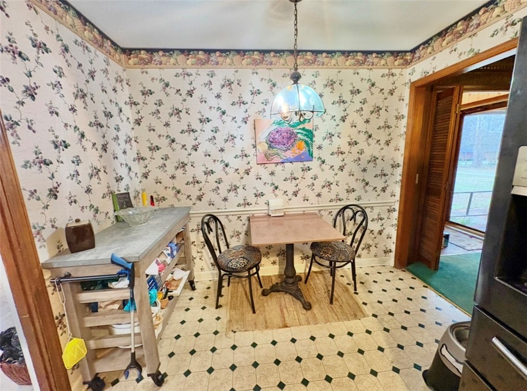 402 Loblolly Drive Anderson, SC 29625 - Photo 14 of 43 This cozy eat-in kitchen features a charming aesthetic, perfect for intimate meals.