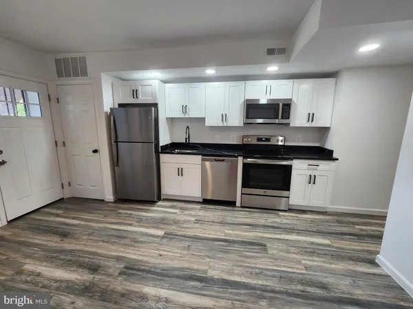 $1,500 | 407 Mellon Street Southeast, Unit 2, Washington, DC 20032