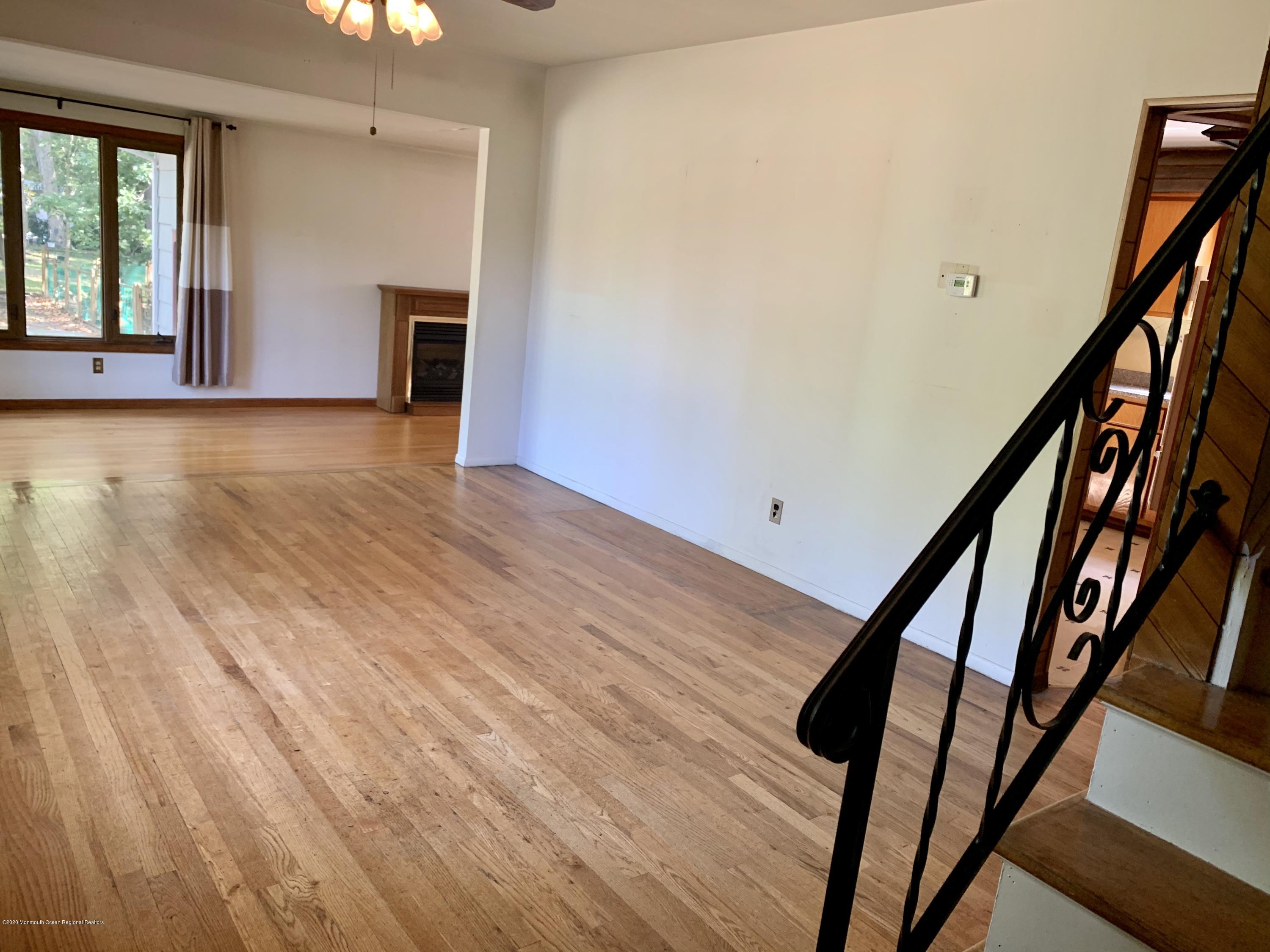 129 Darien Road Howell, NJ 07731 - Photo 3 of 25 IMG_2662