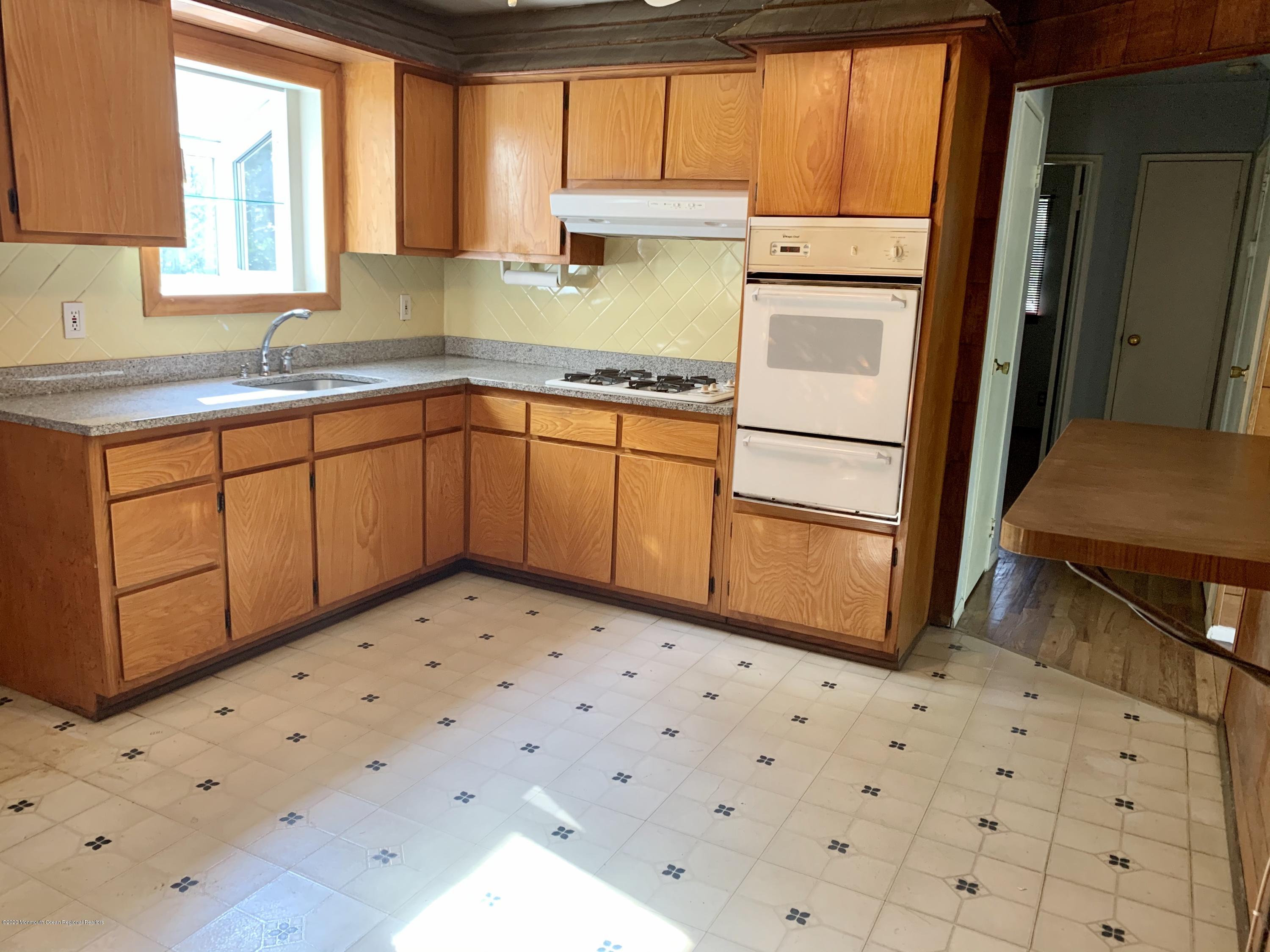 129 Darien Road Howell, NJ 07731 - Photo 8 of 25 IMG_2601